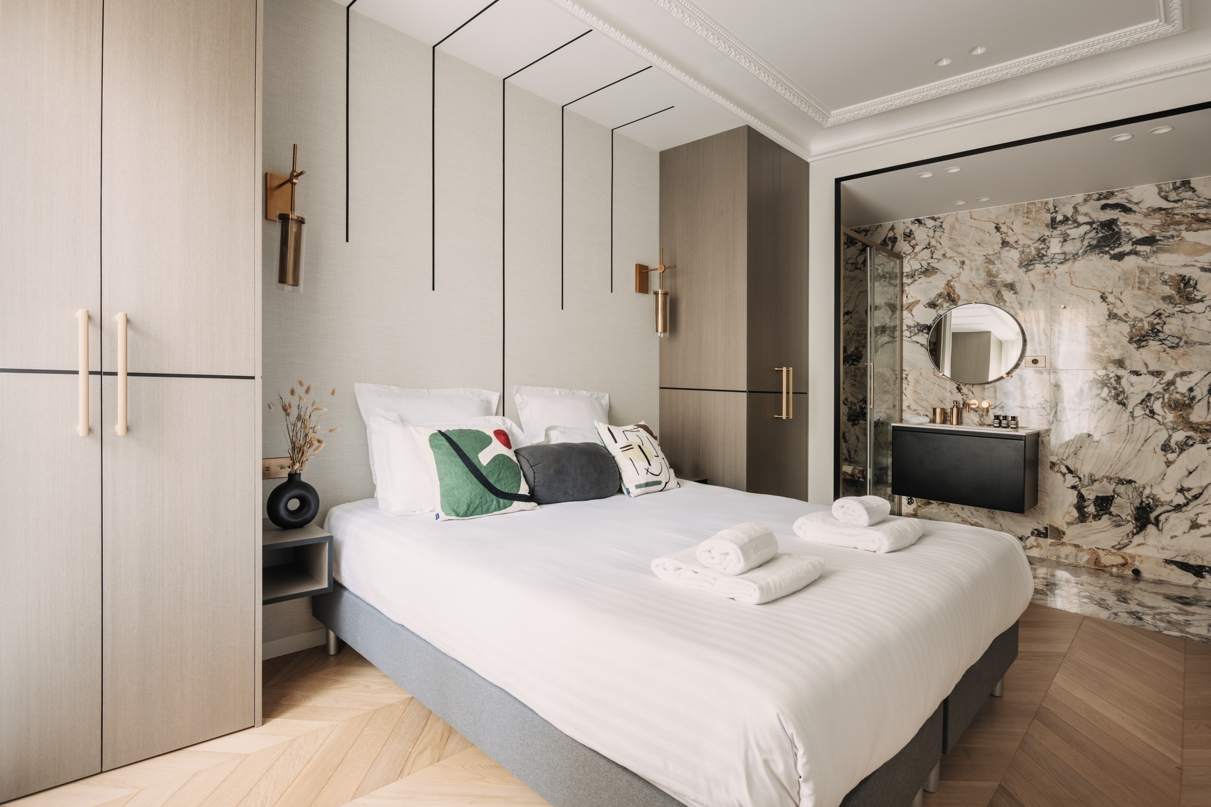 Curated visual reference: Visual Reference: Luxury Apartments Paris Short Stay Franklin Roosevelt L