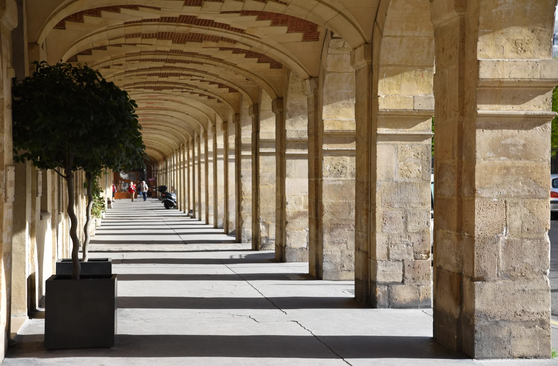 photo-small-street-le-marais-paris