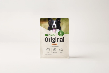 Förpackning med FirstVet Original Lamm hundfoder. Bilden visar förpackning med 3 kg.