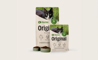 Två påsar, 2 respektive 7 kg med FirstVet Original Lamm för katt