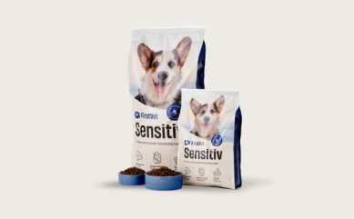 FirstVet Sensitiv hundfoder för alla vuxna hundar med känslig mage – skonsamt och lättsmält foder som stöder din hunds matsmältning och hälsa.