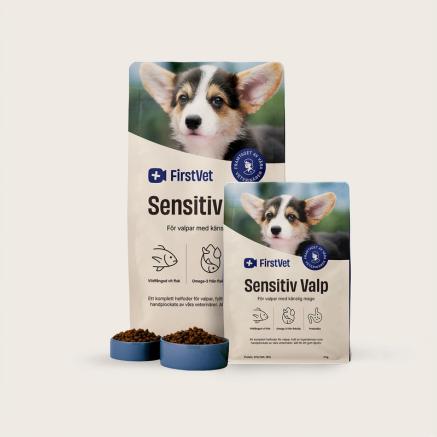 En bild av 3 kg och 12 kg påsen av FirstVet Sensitiv Valp