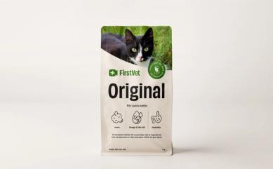 En stor påse, 7 kg med FirstVet Original Lamm för katt