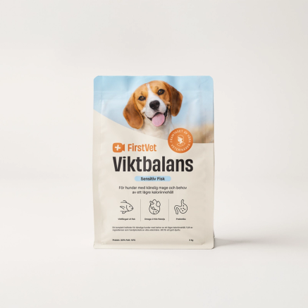 Förpackning med FirstVet Sensitiv Viktbalans hundfoder. Bilden visar förpackning med 3 kg.