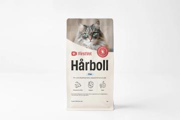 Påse med kattmaten FirstVet Hårboll 7 kg. Vit katt på påsen med rosa detaljer. 