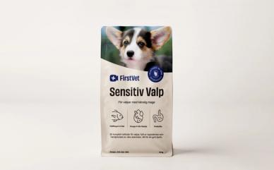 En stor 12 kg foderpåse av Sensitiv Valp från FirstVet