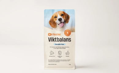 Förpackning med hundmat från märket FirstVet, med bild på en glad beagle på framsidan.
