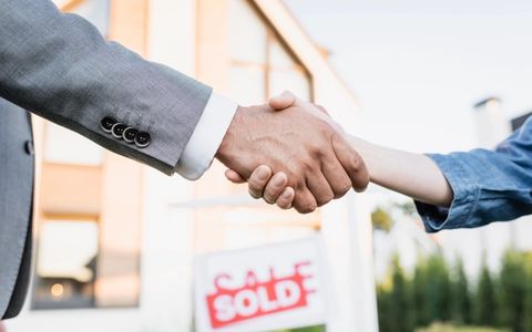 What is the Average Commission for a Residential Real Estate Agent in Alberta?