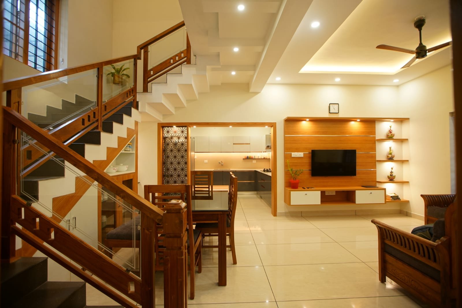 Modern-Traditional 4BHK Artistic House — gallery photo