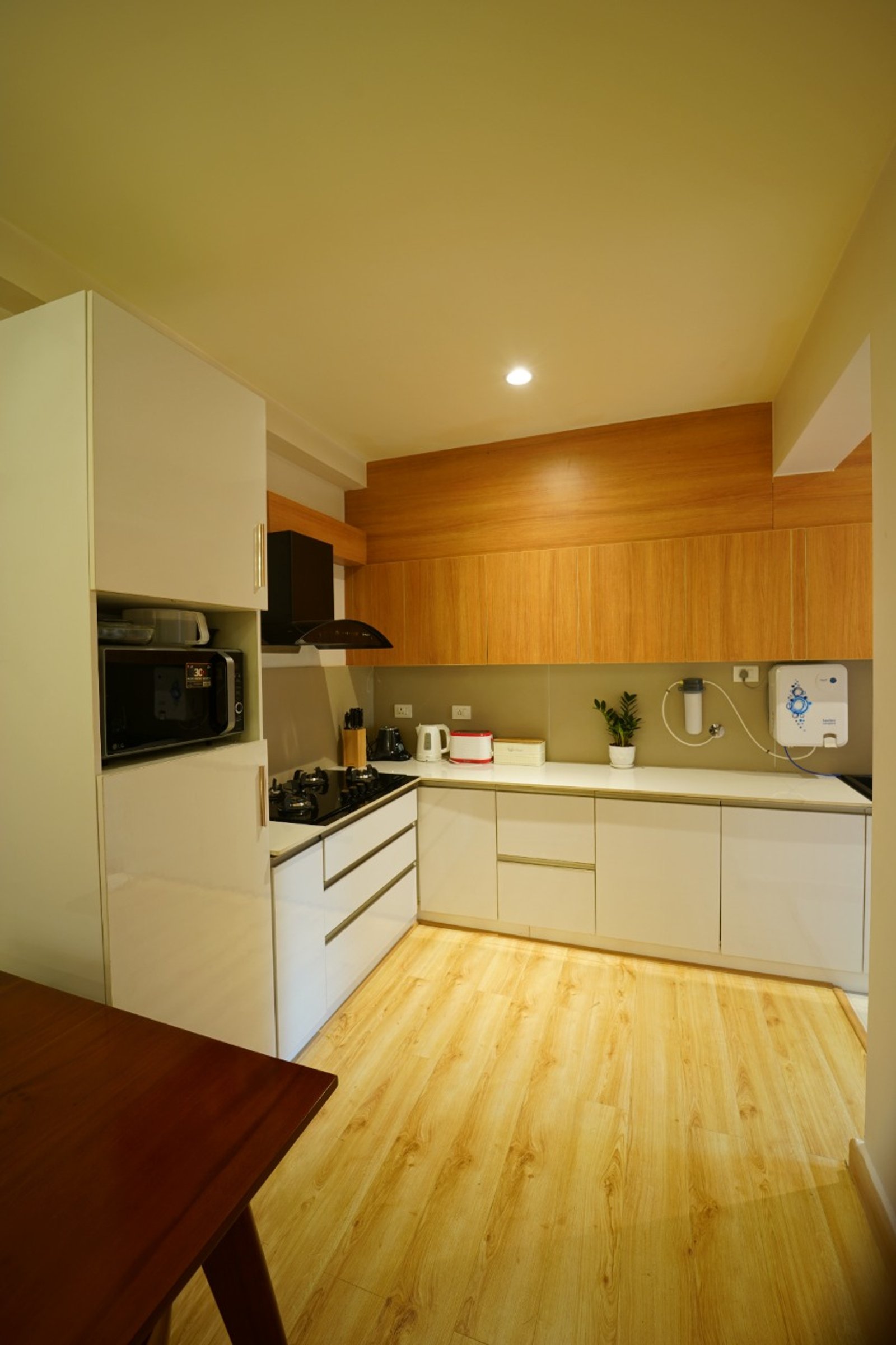 Modern - Contemporary Luxury 3BHK Scenic Apartment — gallery photo
