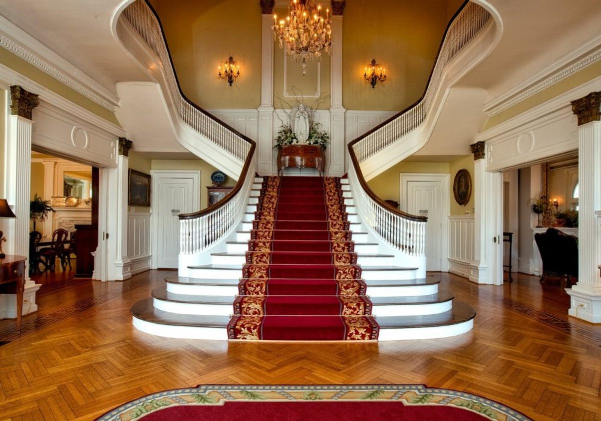 Bifurcated staircase design