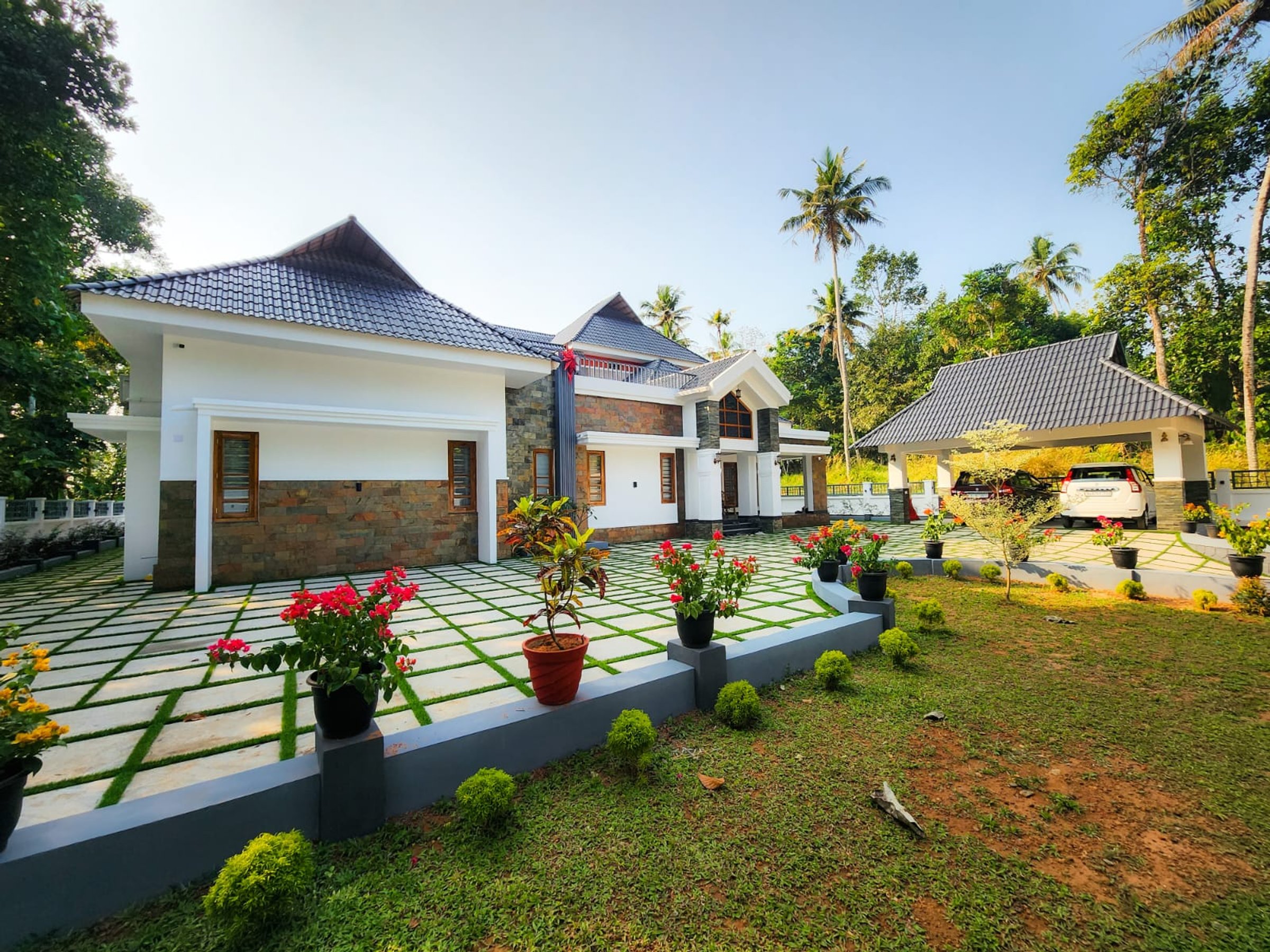 Traditional Luxury 4BHK Scenic House