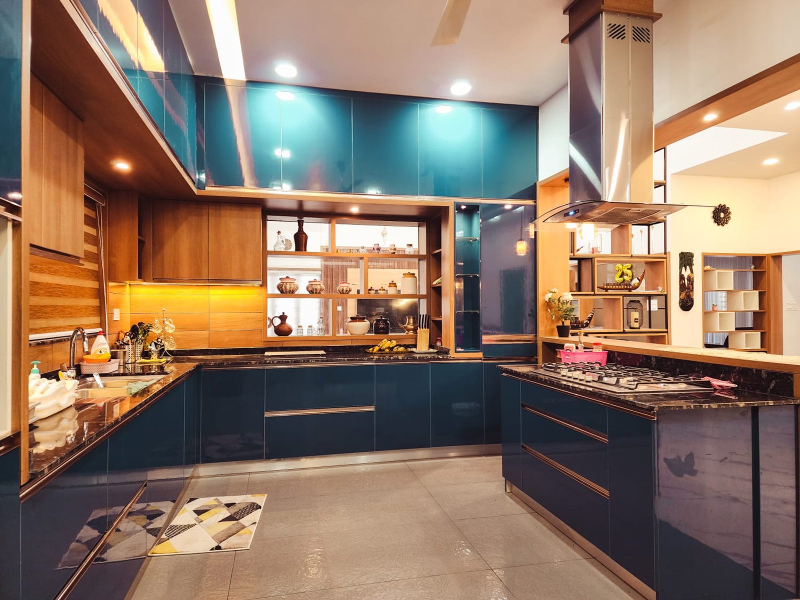 Traditional Luxury 4BHK Scenic House — gallery photo