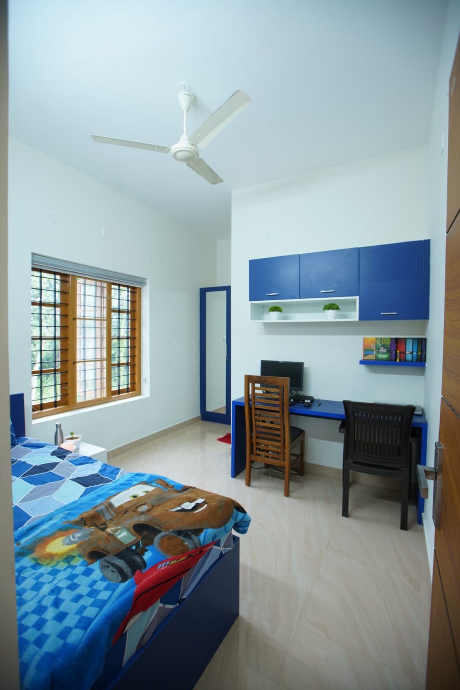 Modern-Traditional 4BHK Artistic House — gallery photo