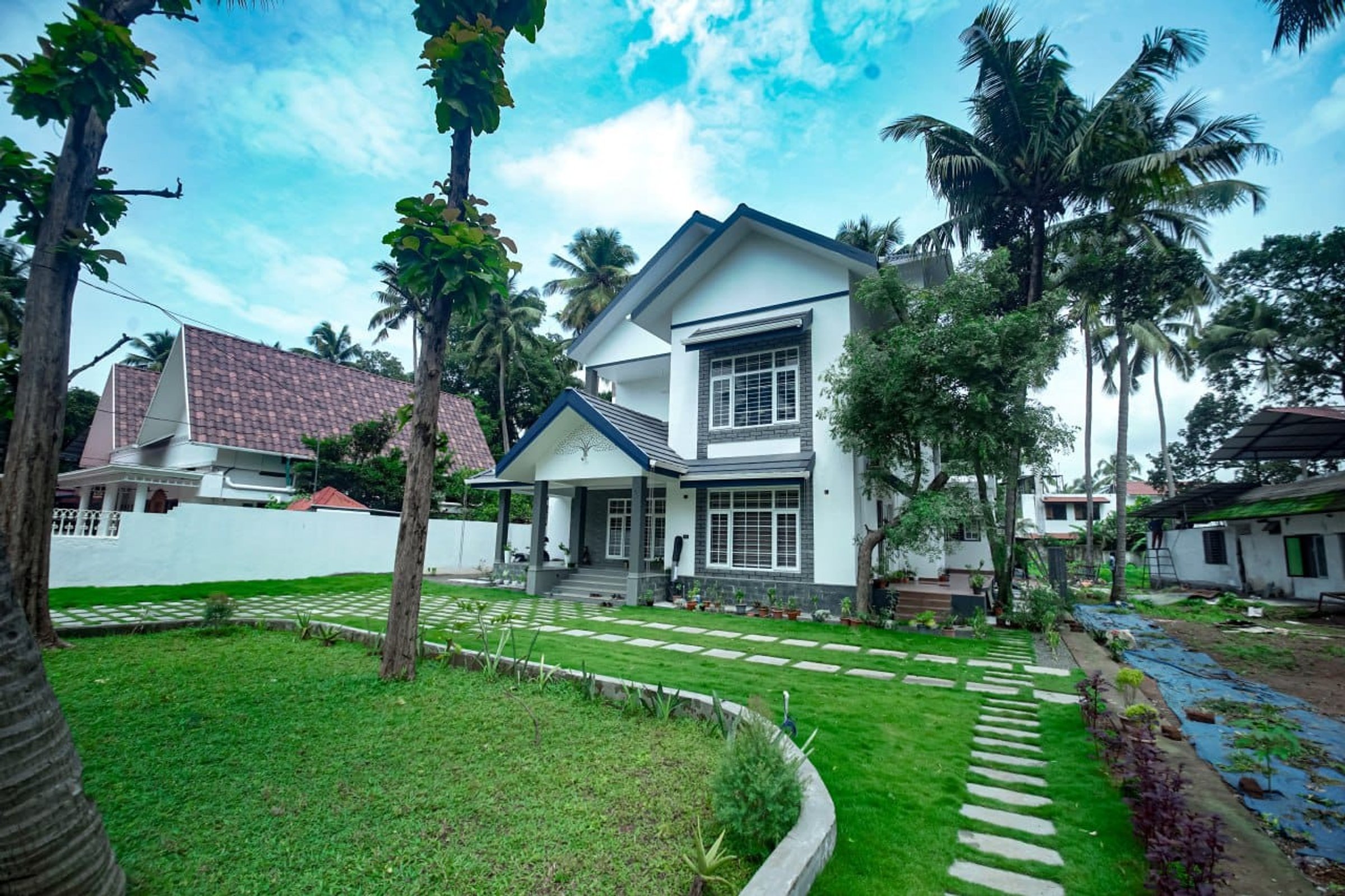 Contemporary 3BHK Sloped roof House