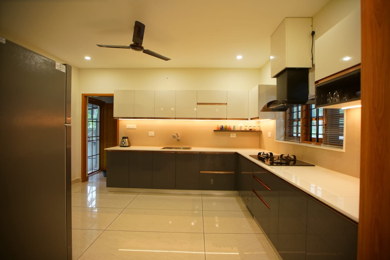 Modern-Traditional 4BHK Artistic House — gallery photo