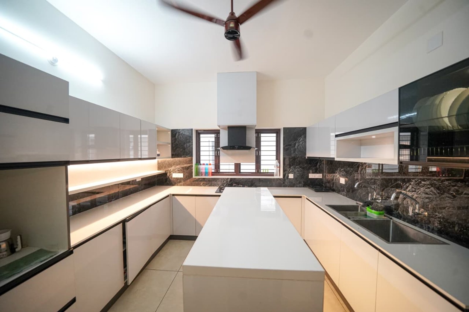 Elegant 4BHK Luxury Residence — gallery photo