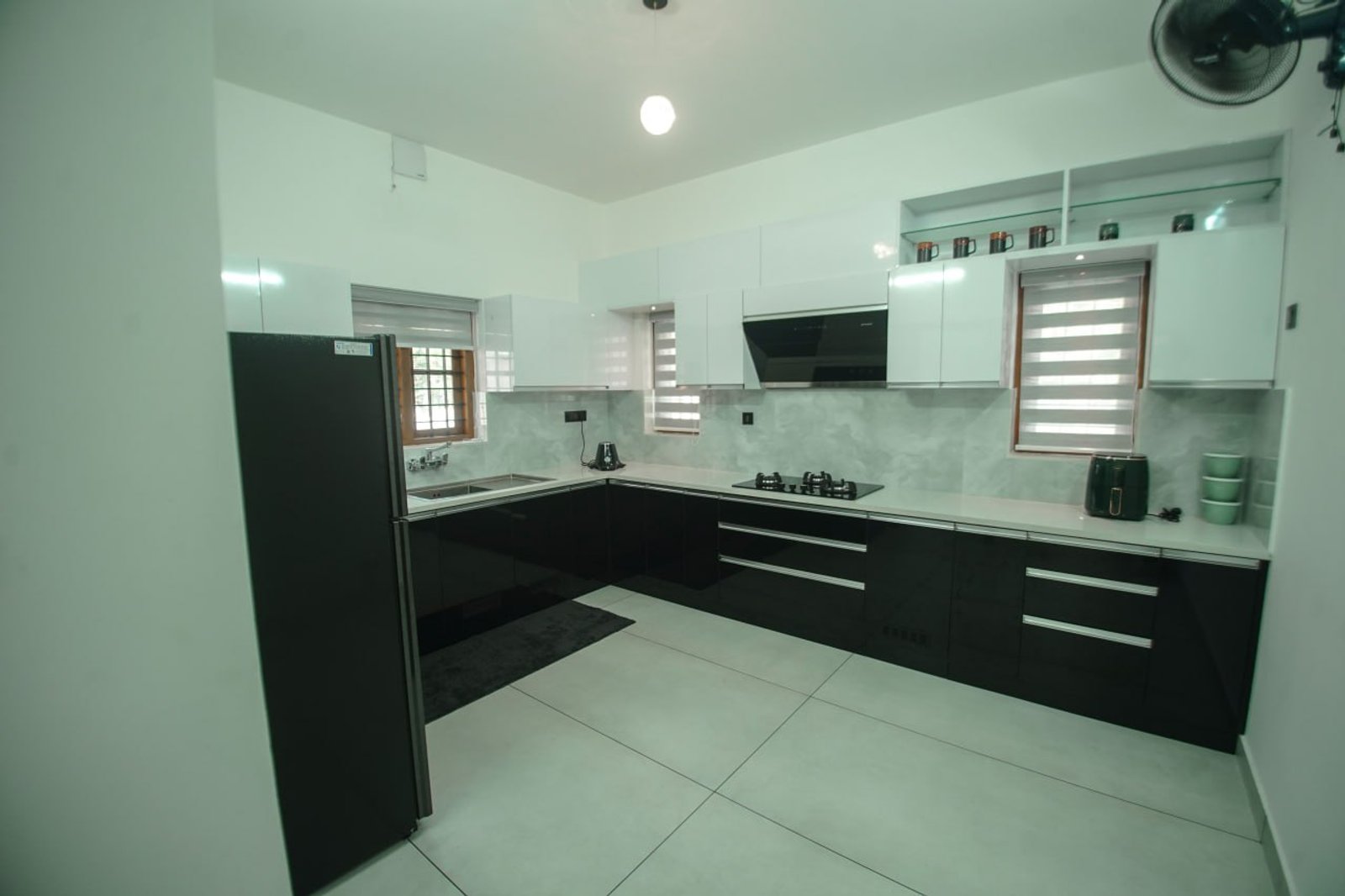 Contemporary 4BHK Delightful House — gallery photo