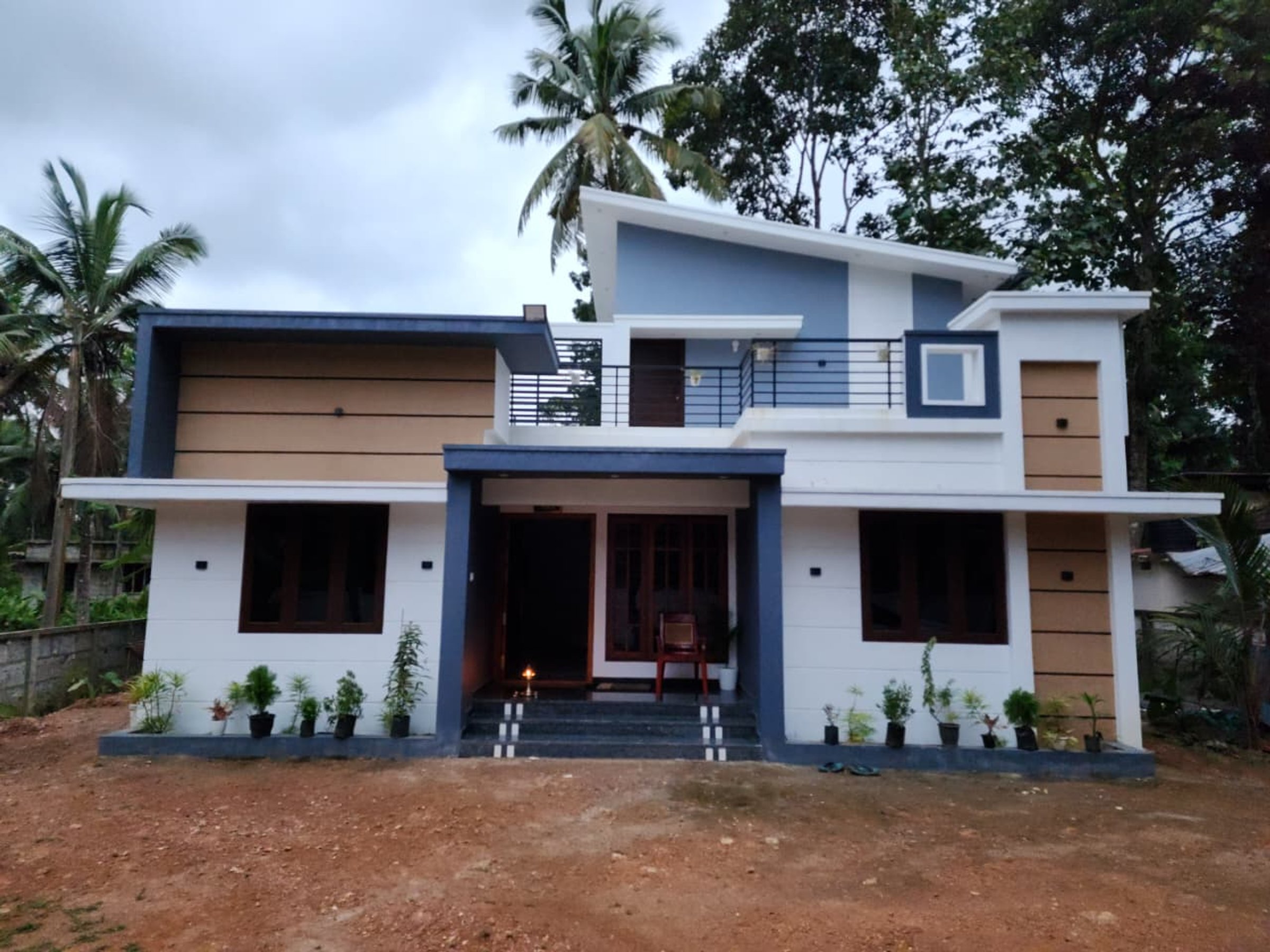 Modern - Traditional 4BHK Cozy House