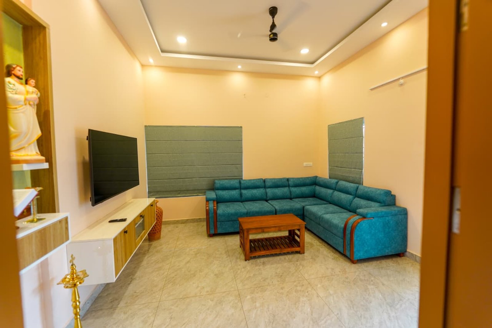 Contemporary Tropical 3BHK home  — gallery photo