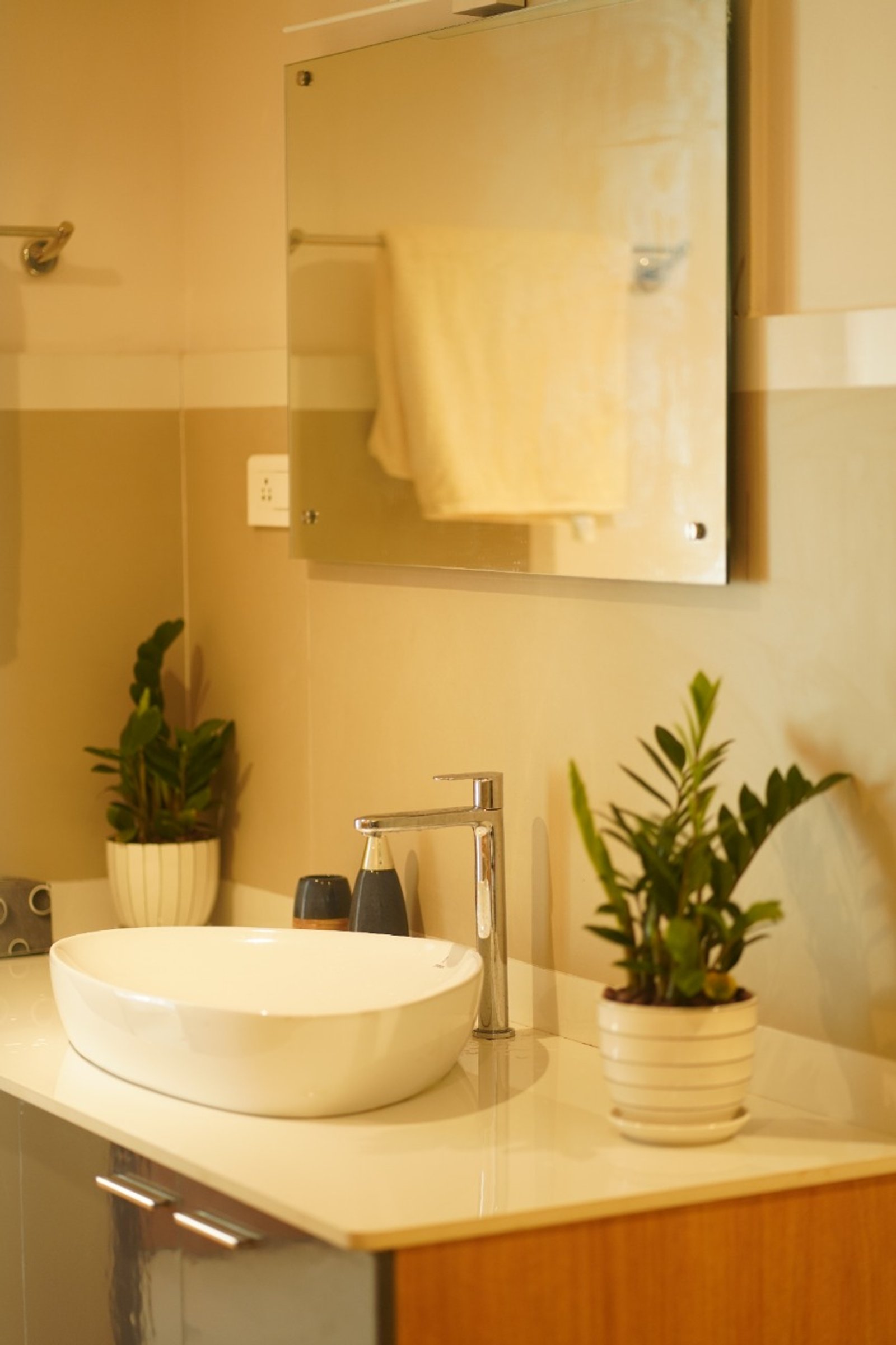Modern - Contemporary Luxury 3BHK Scenic Apartment — gallery photo