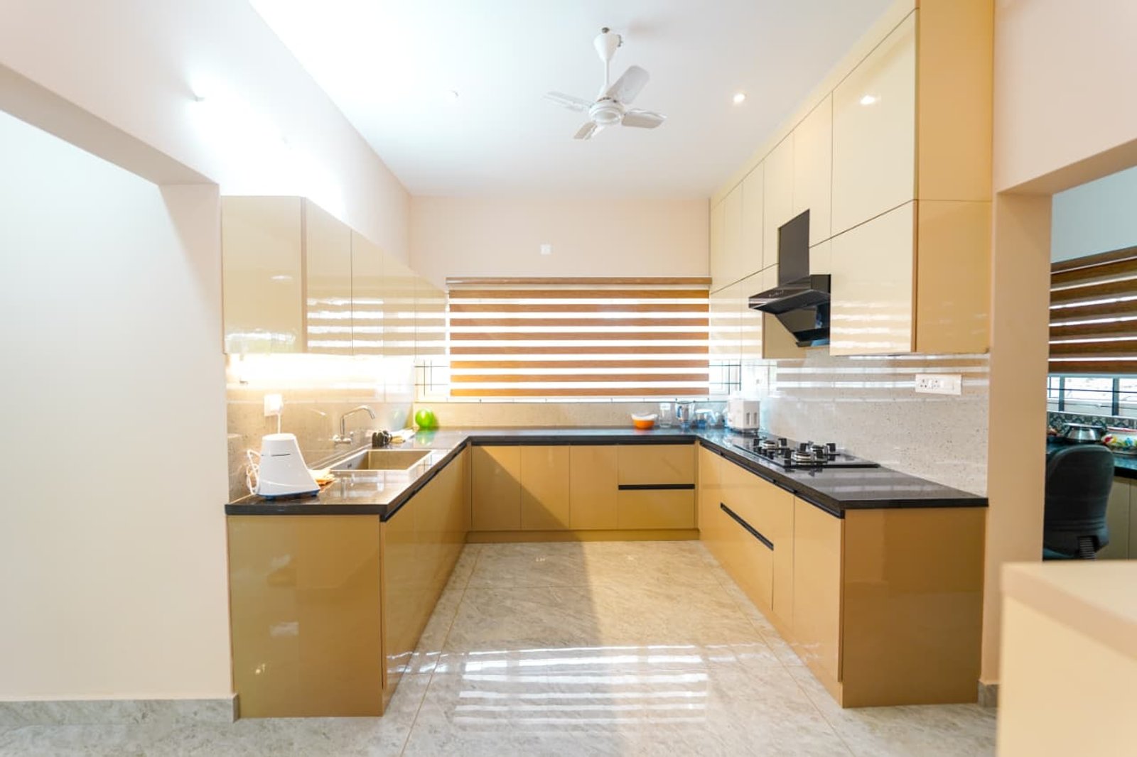 Contemporary Tropical 3BHK home  — gallery photo