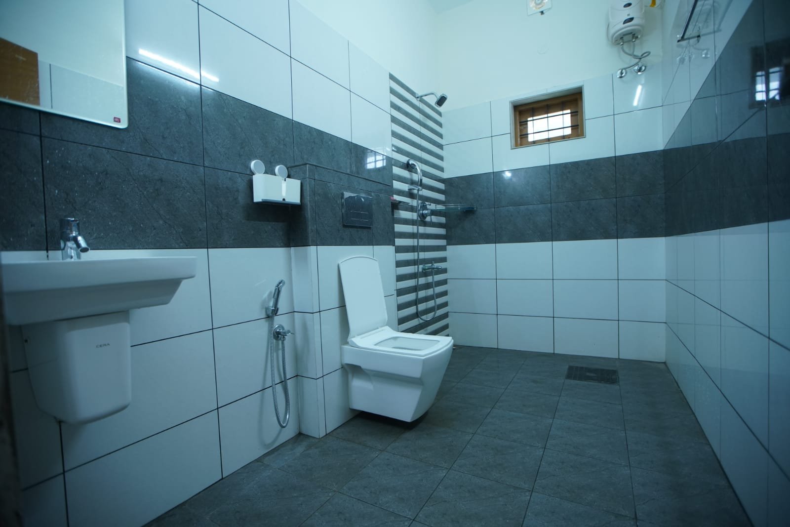 Modern-Traditional 4BHK Artistic House — gallery photo