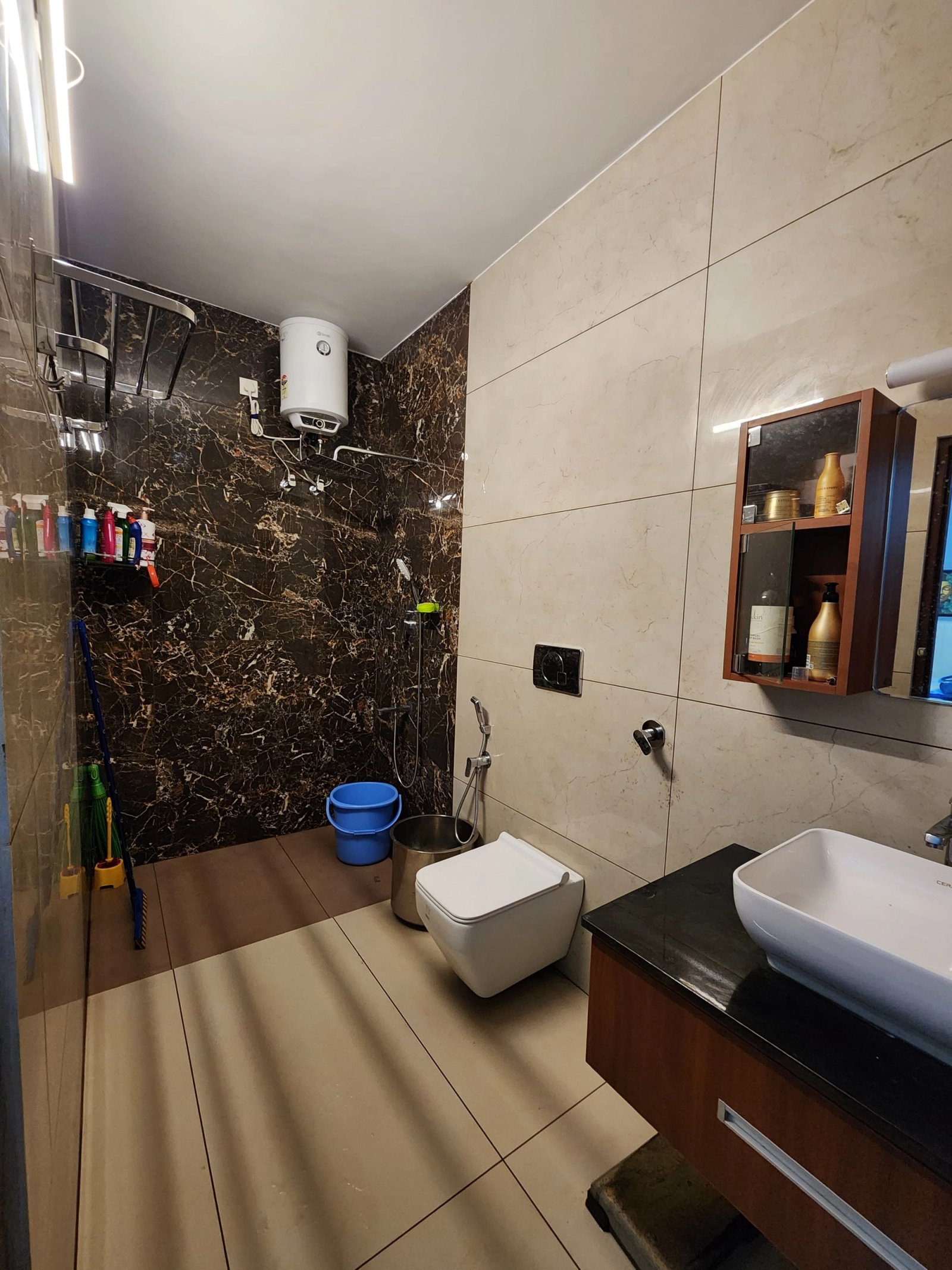 Modern Premium 5BHK Delightful House — gallery photo