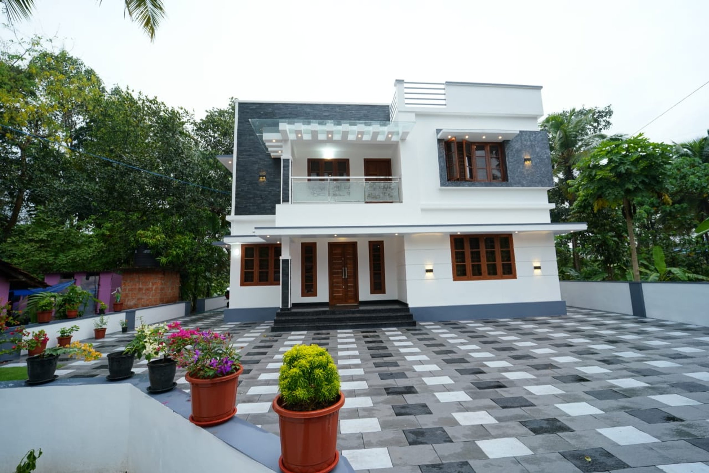 Modern 4BHK Enchanting House
