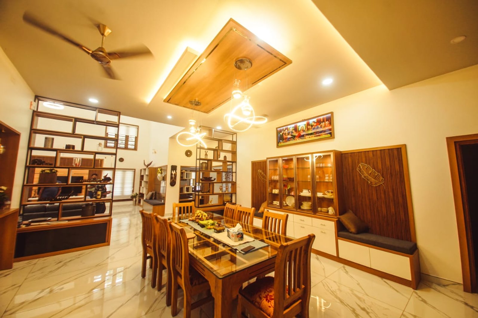 Traditional Luxury 4BHK Scenic House — gallery photo