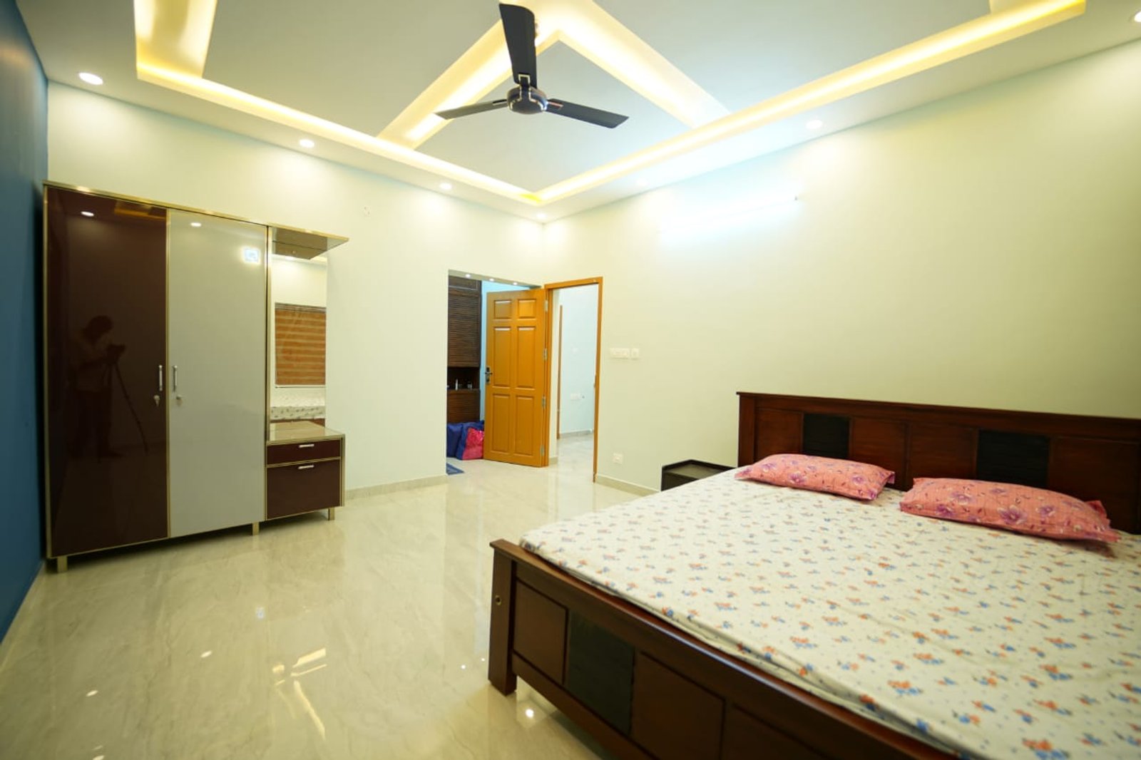 Modern 4BHK Enchanting House — gallery photo
