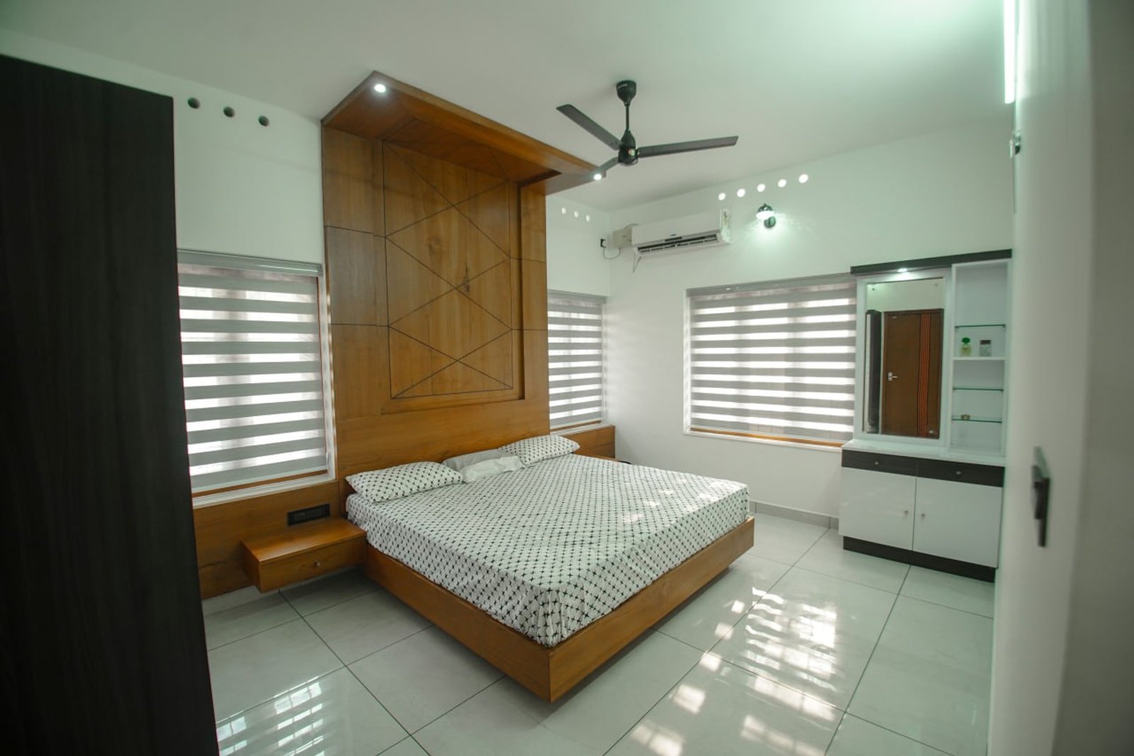 Contemporary 4BHK Delightful House — gallery photo