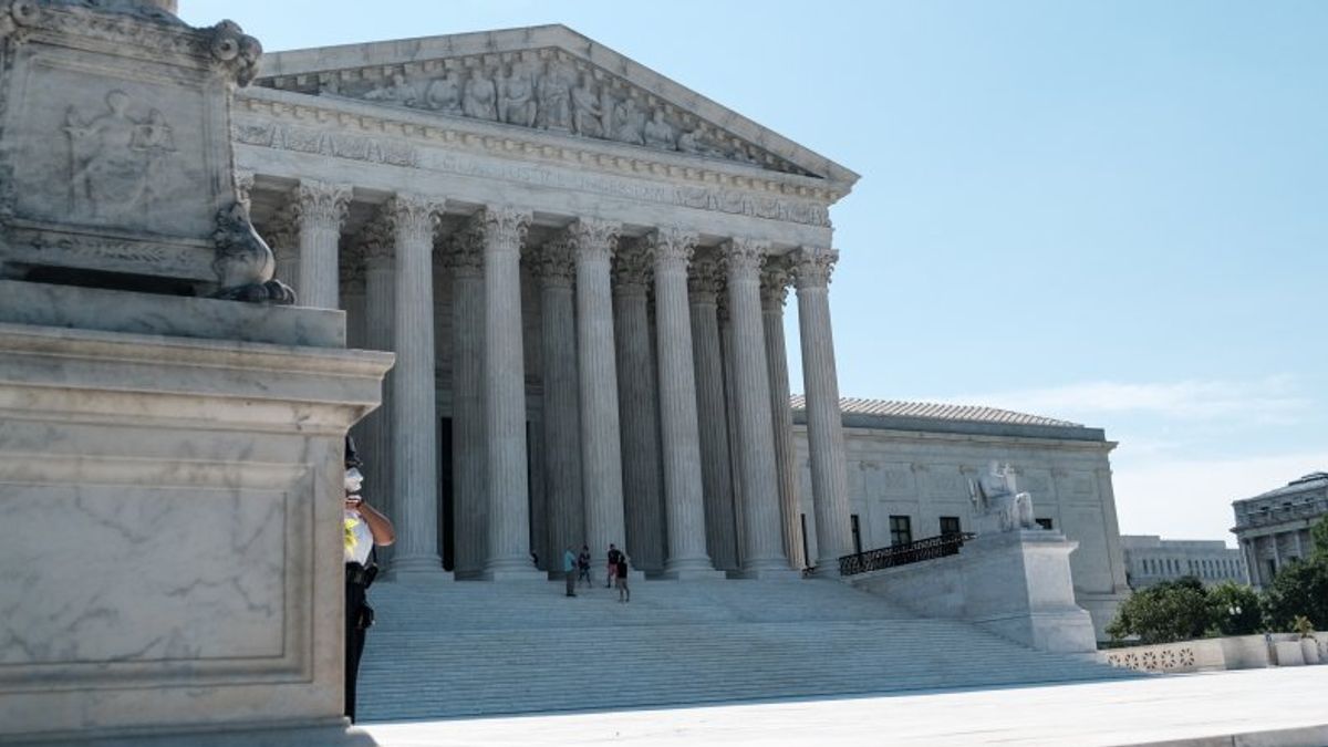 Photograph of the Supreme Court 