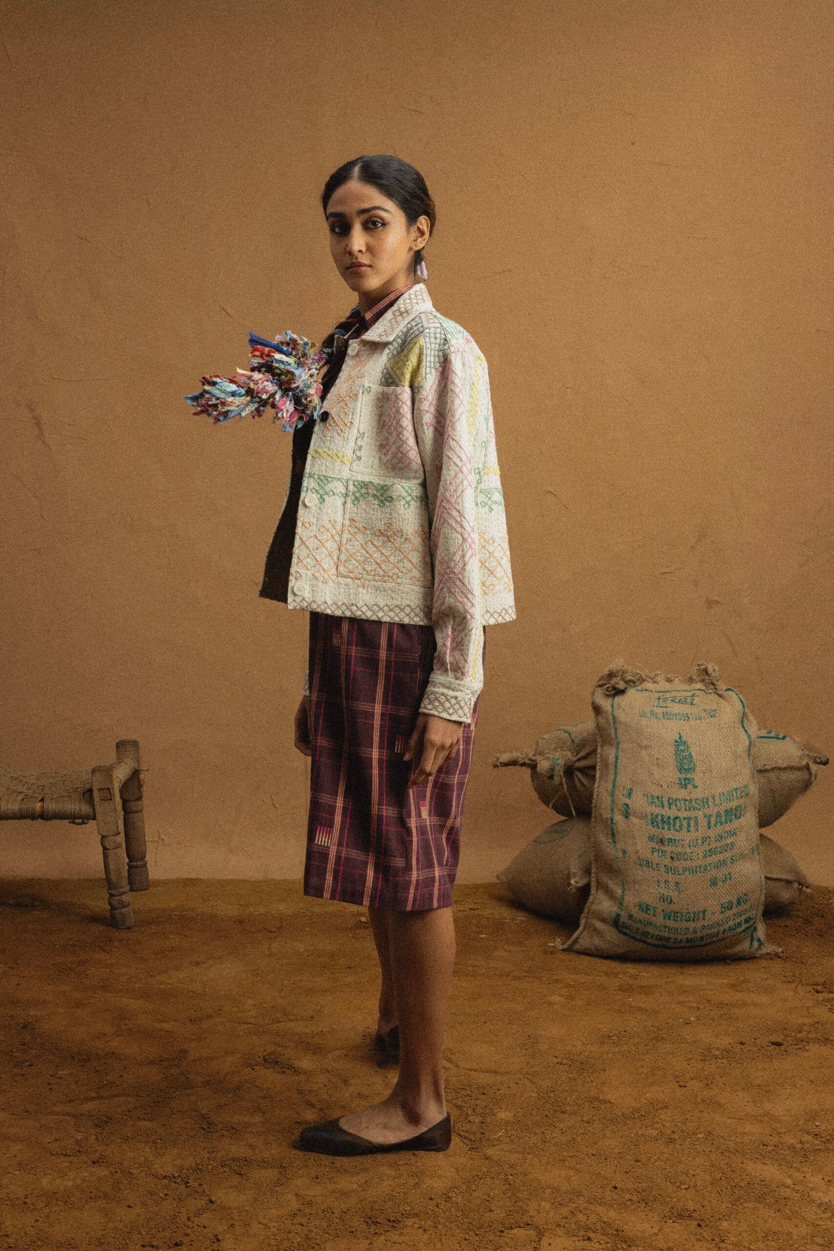 KARDO SS26: Phulkari ทุ่งดอกไม้ของปัญจาบบนผ้าทอมือ 9