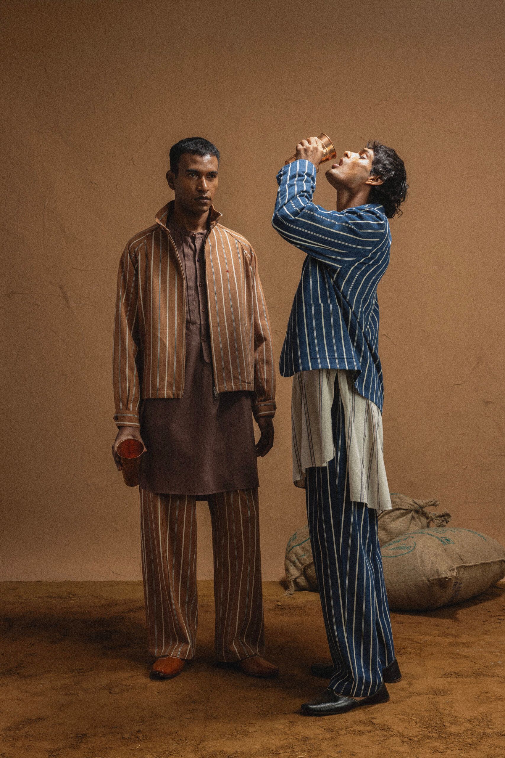 KARDO SS26: Phulkari ทุ่งดอกไม้ของปัญจาบบนผ้าทอมือ 1