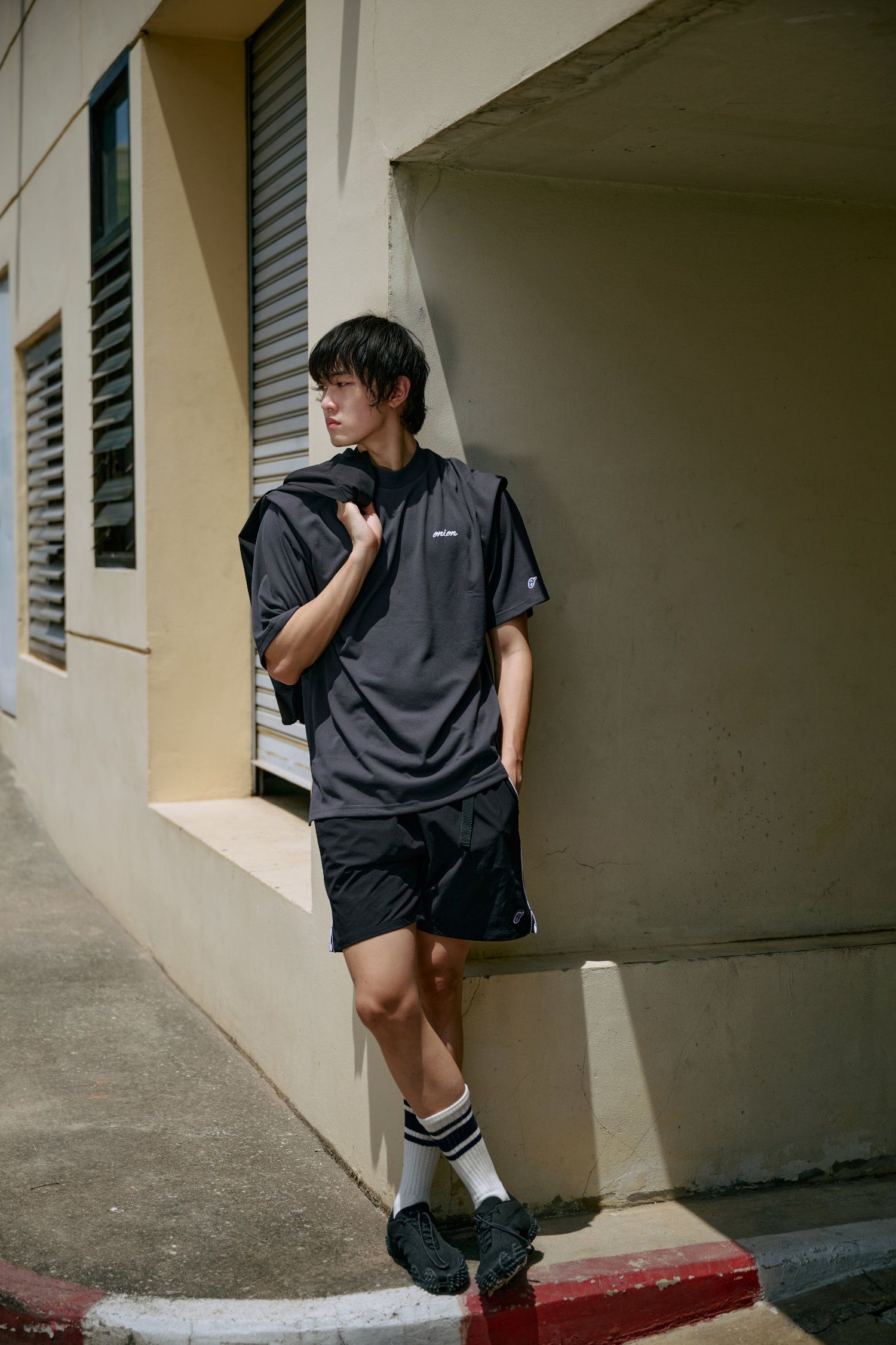 Onion - All Black Capsule Collection : 7 ชิ้นที่ไม่ต้องถามว่าวันนี้จะใส่อะไร 11