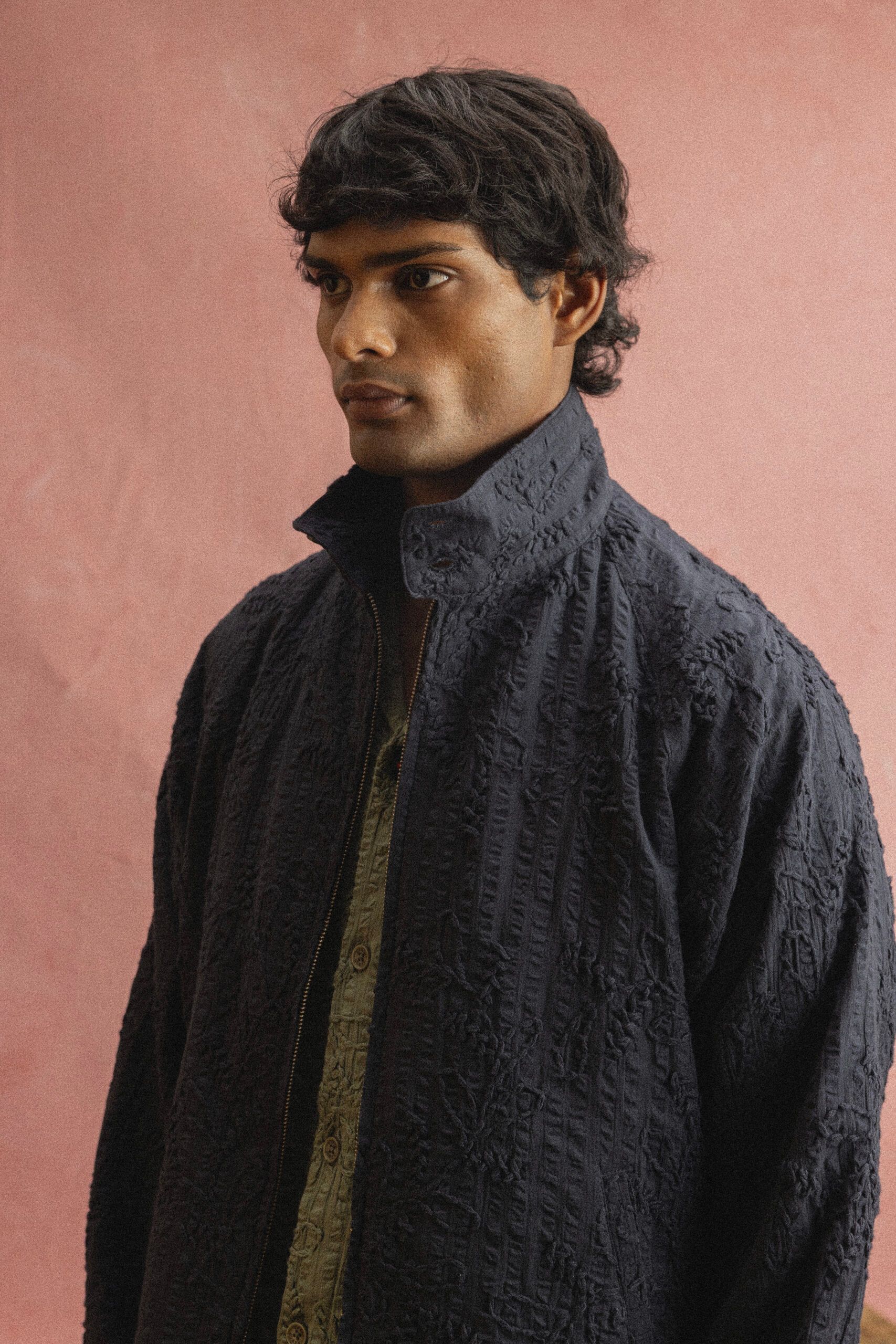 KARDO SS26: Phulkari ทุ่งดอกไม้ของปัญจาบบนผ้าทอมือ 25