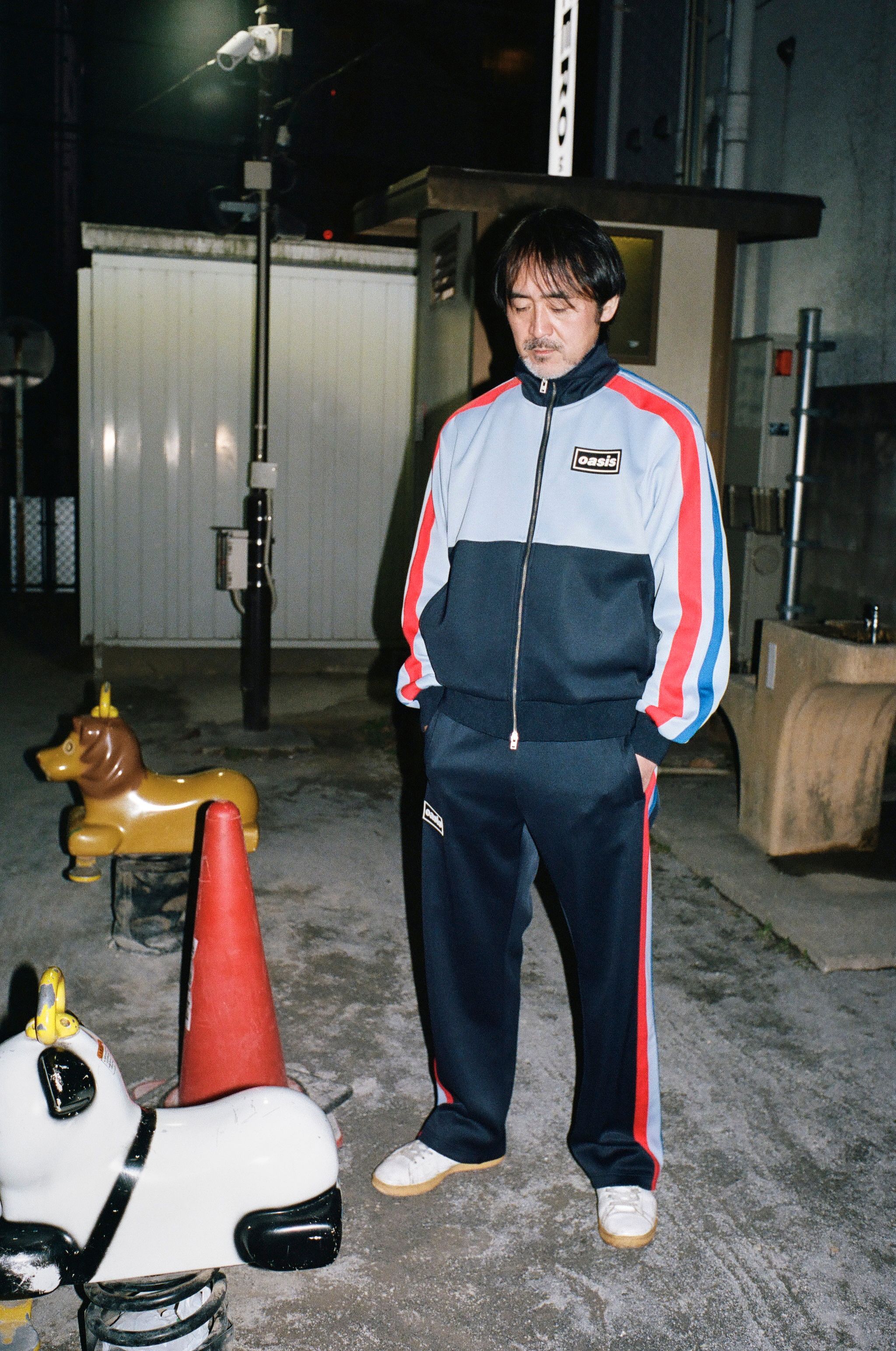 PLEASURES x OASIS SS26: เมื่อ Knebworth กลับมาอยู่ในเสื้อผ้า 1