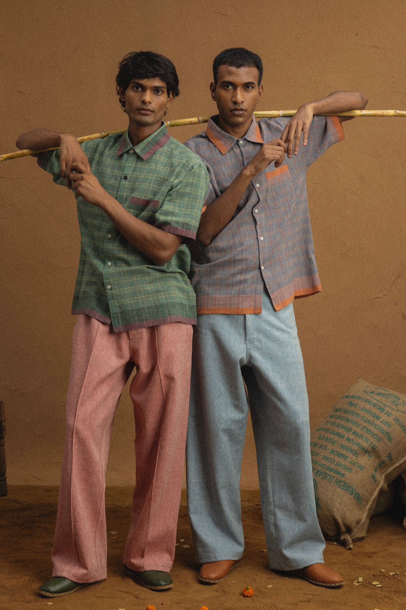 KARDO SS26: Phulkari ทุ่งดอกไม้ของปัญจาบบนผ้าทอมือ 15