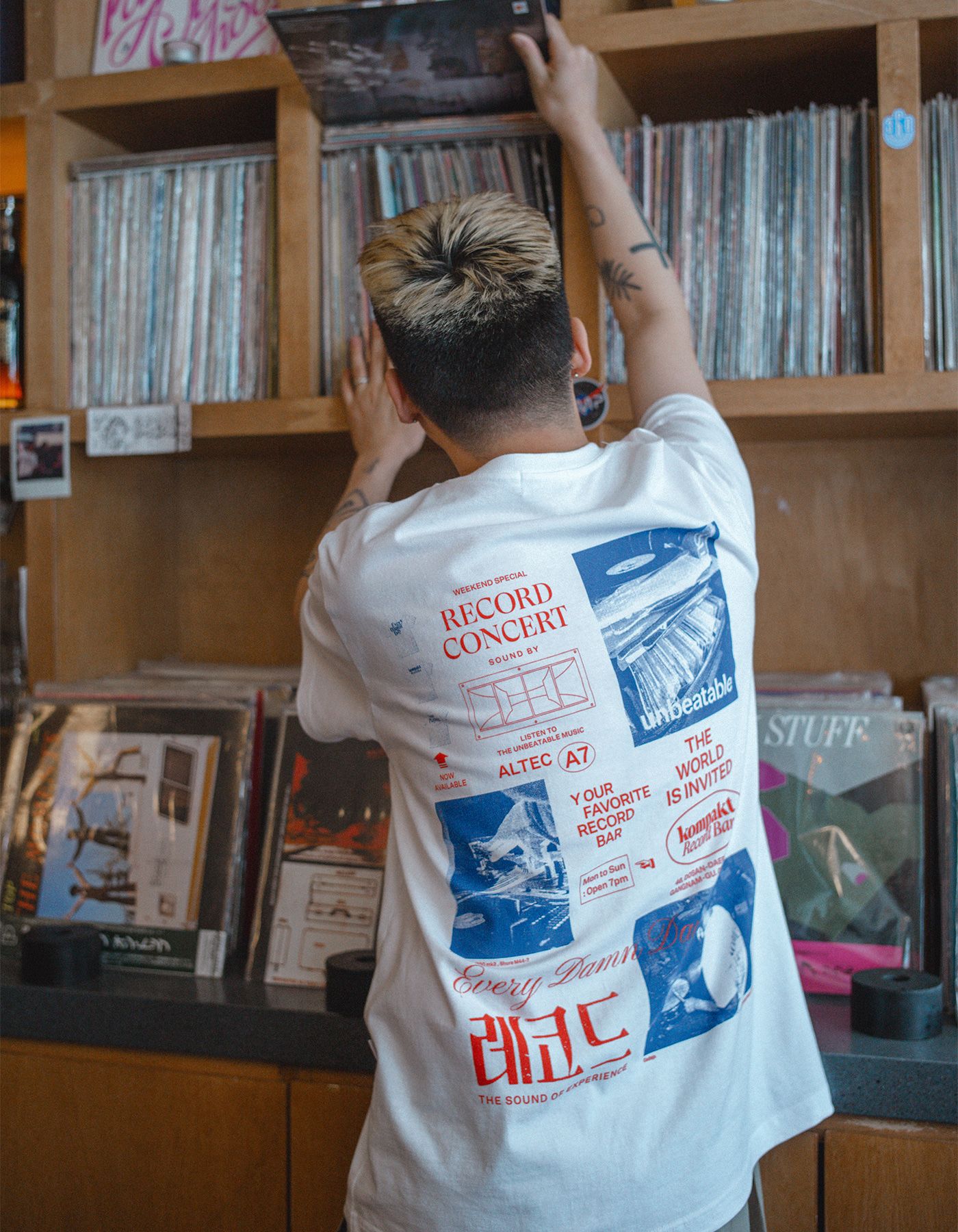 KOMPAKT RECORD BAR เมื่อ Listening Bar ทำเสื้อผ้า