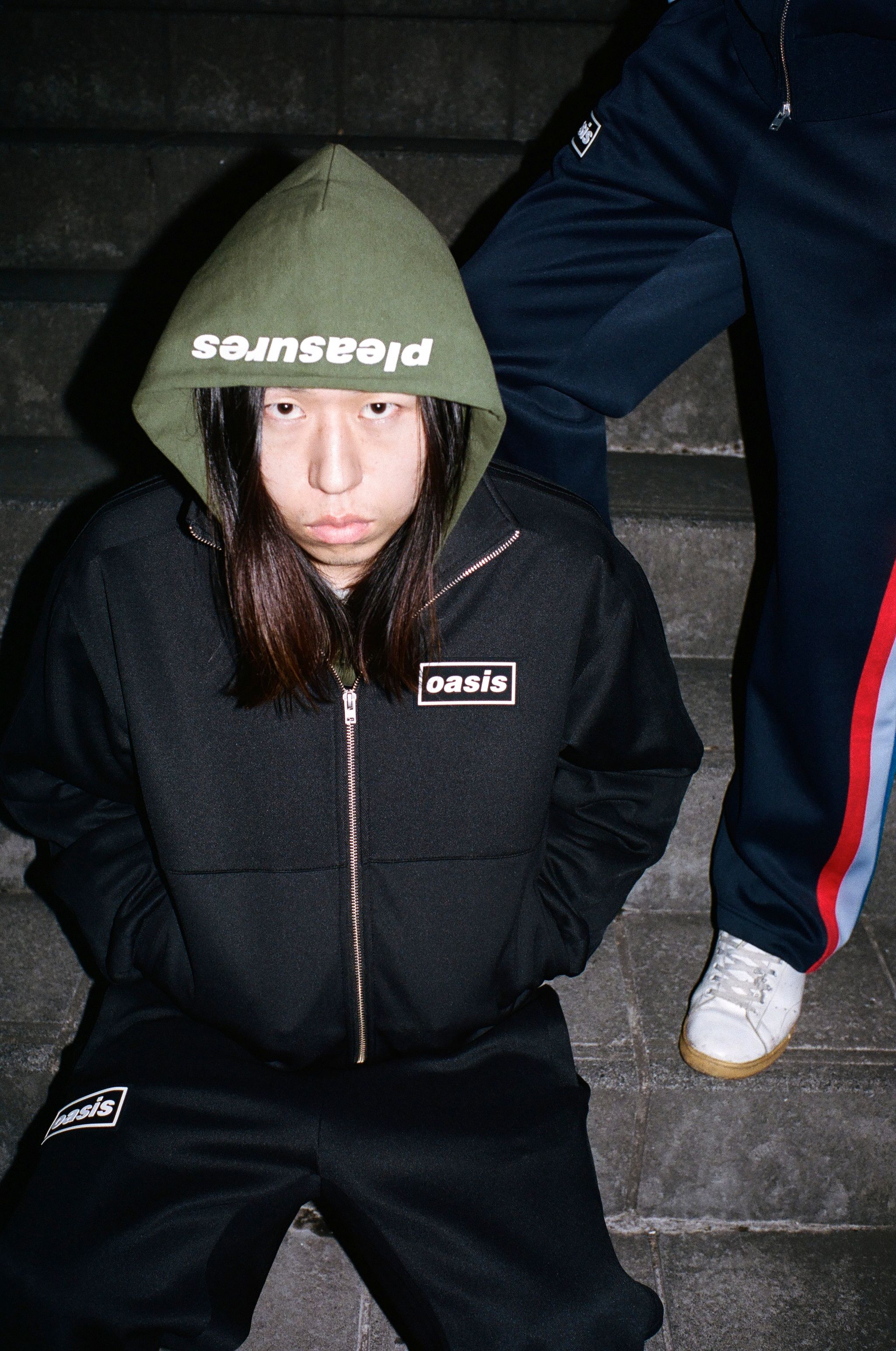 PLEASURES x OASIS SS26: เมื่อ Knebworth กลับมาอยู่ในเสื้อผ้า 5