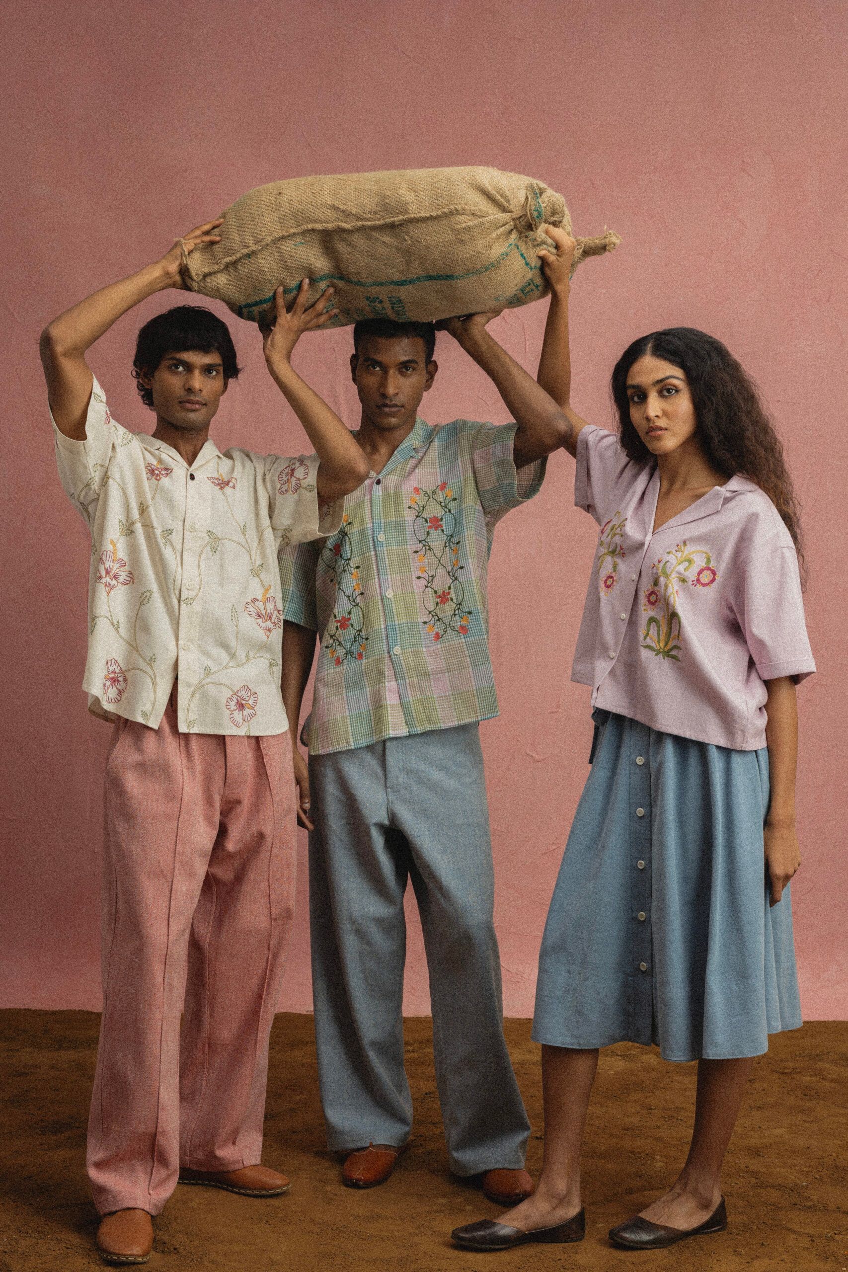KARDO SS26: Phulkari ทุ่งดอกไม้ของปัญจาบบนผ้าทอมือ 20