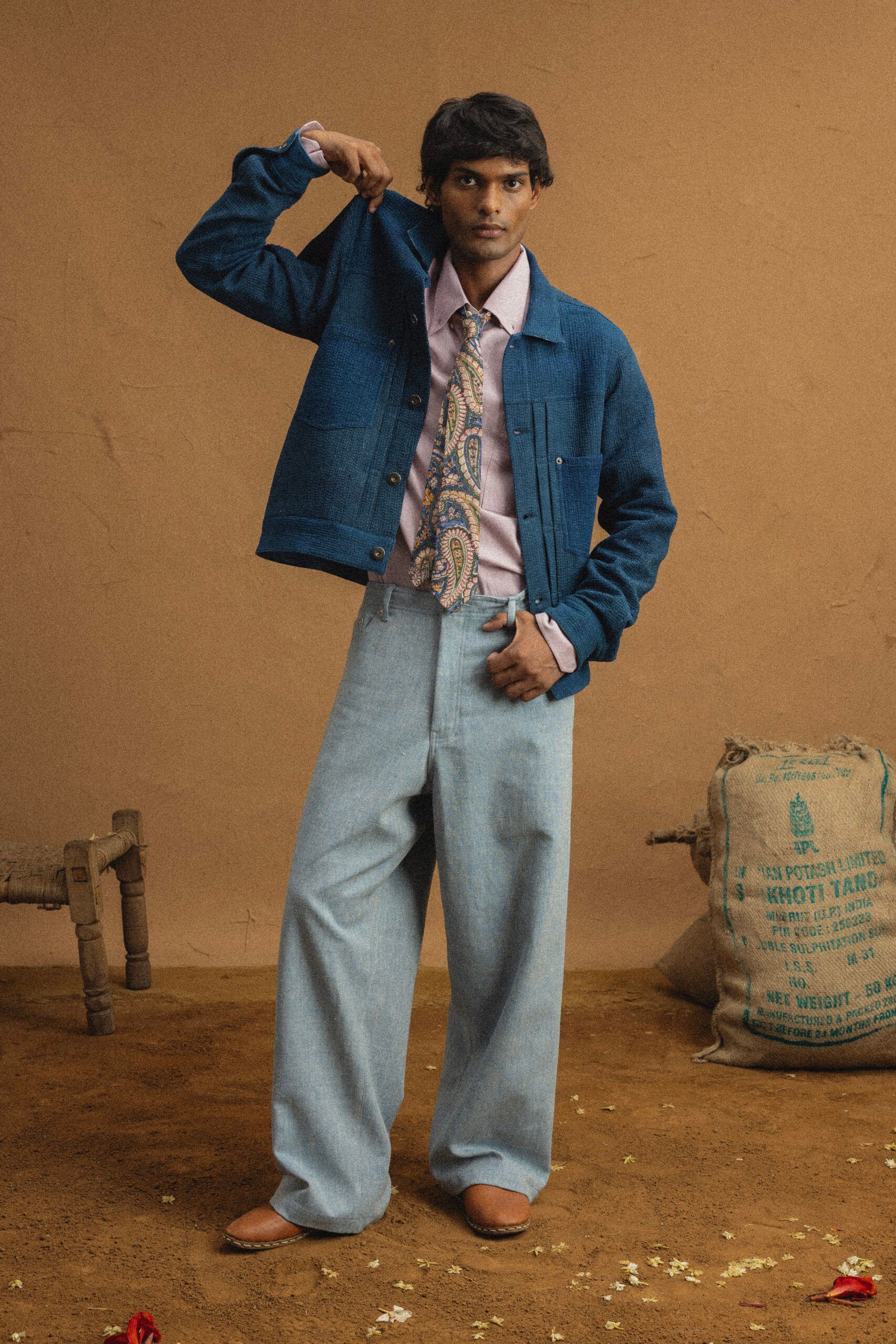 KARDO SS26: Phulkari ทุ่งดอกไม้ของปัญจาบบนผ้าทอมือ 11