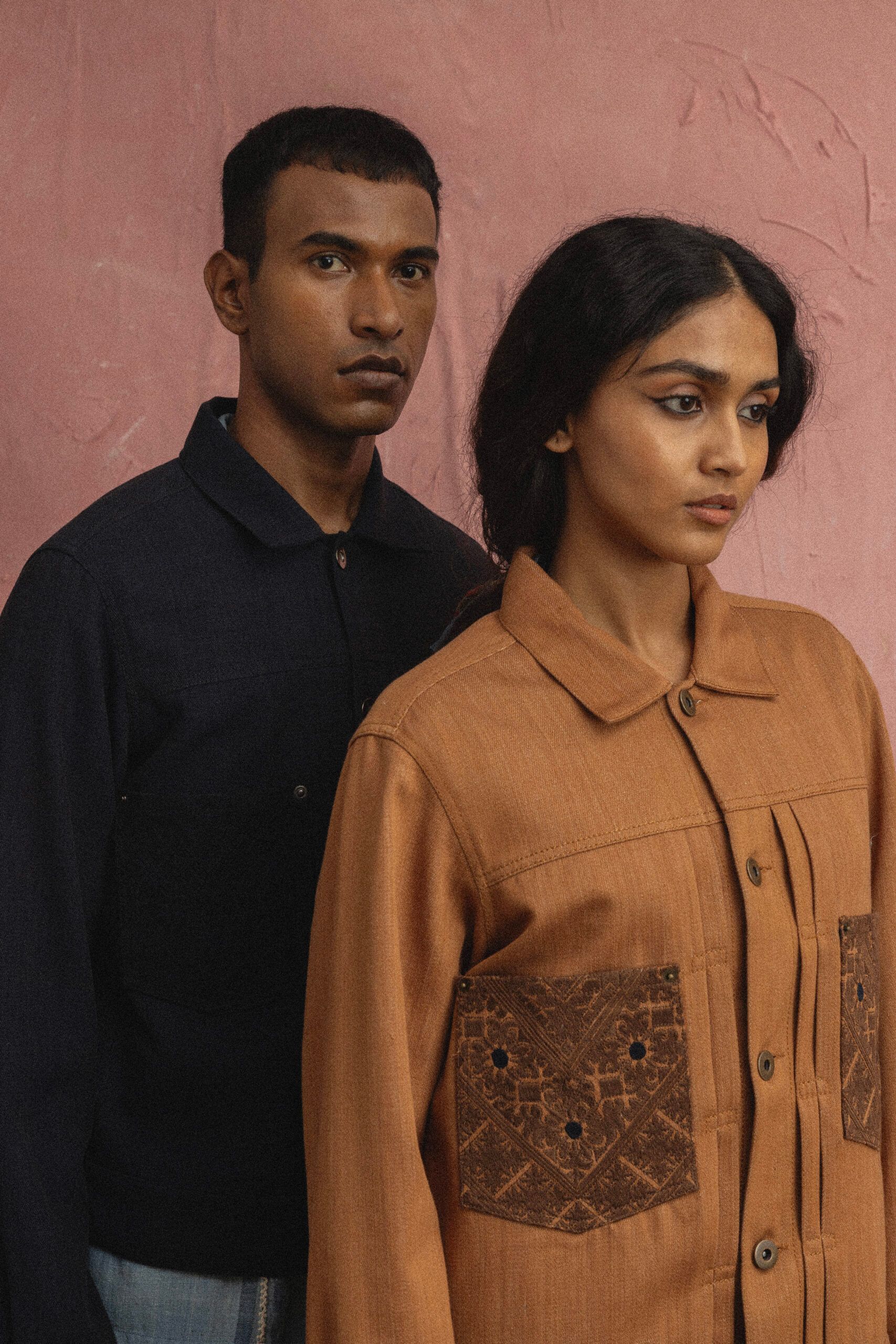 KARDO SS26: Phulkari ทุ่งดอกไม้ของปัญจาบบนผ้าทอมือ 18