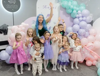 Dreamy Mermaid animatorė atlieka magišką pasirodymą vaikų šventėje Vilniuje