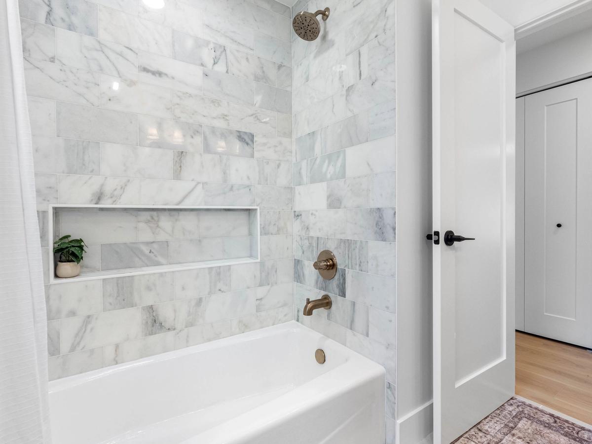 Guest Shower