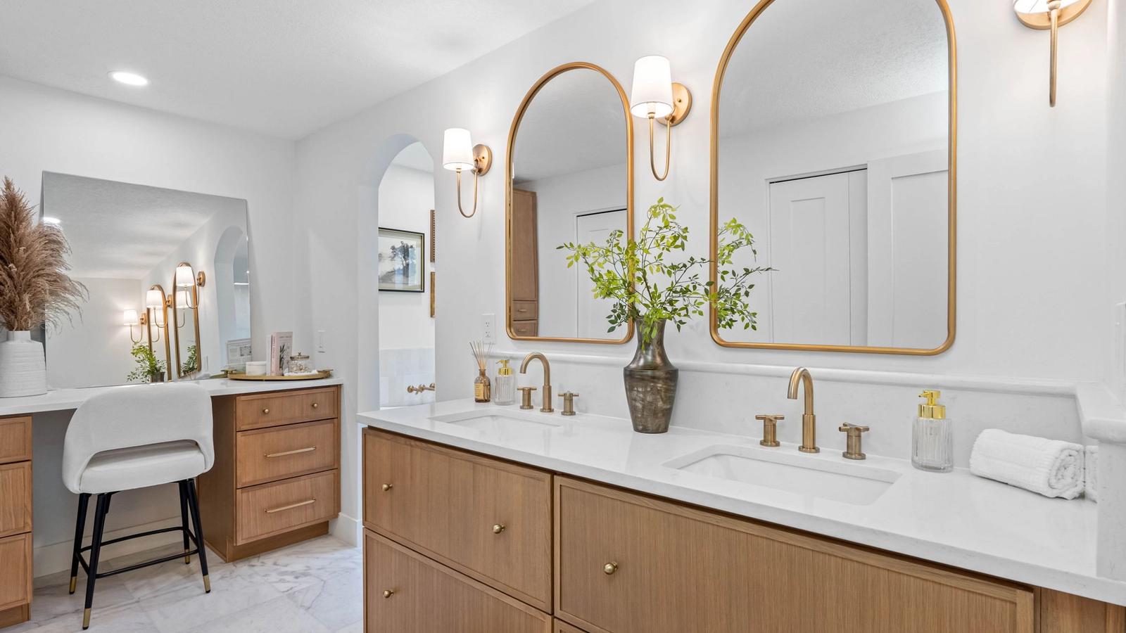 Primary bathroom vanity & make-up counter