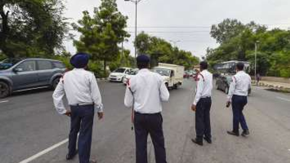 पटना में ट्रैफिक नियमों को लेकर प्रेस वार्ता करते ADG ट्रैफिक सुधांशु कुमार