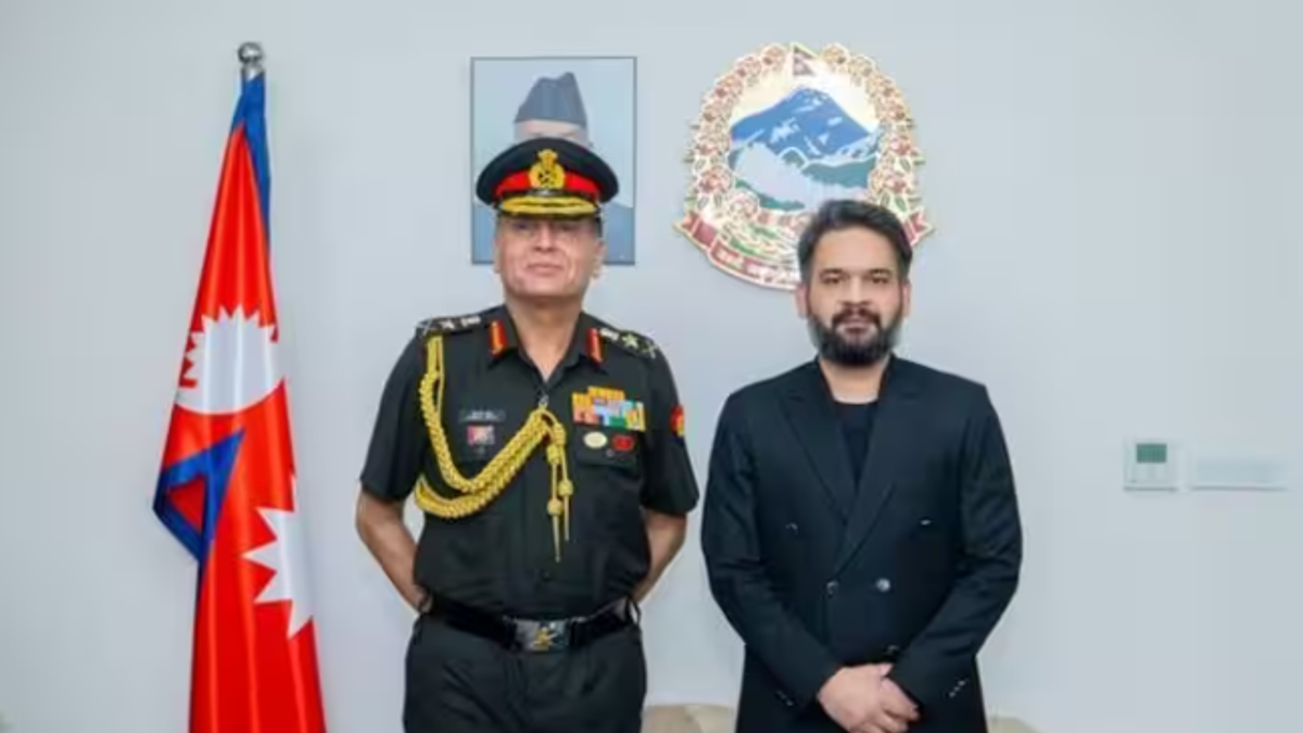 नेपाल के प्रधानमंत्री बालेन शाह से मुलाकात करते भारतीय सेना प्रमुख जनरल धीरज सेठ