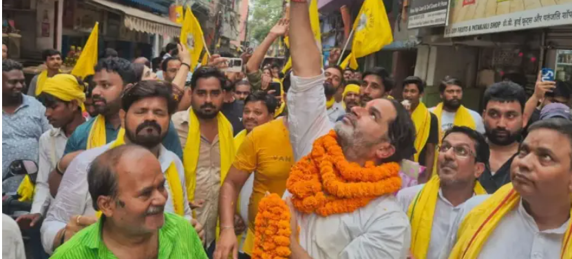 पटना में जन सुराज की प्रेस कॉन्फ्रेंस में बांकीपुर उपचुनाव और प्रशांत किशोर के नामांकन की जानकारी देते पार्टी नेता।